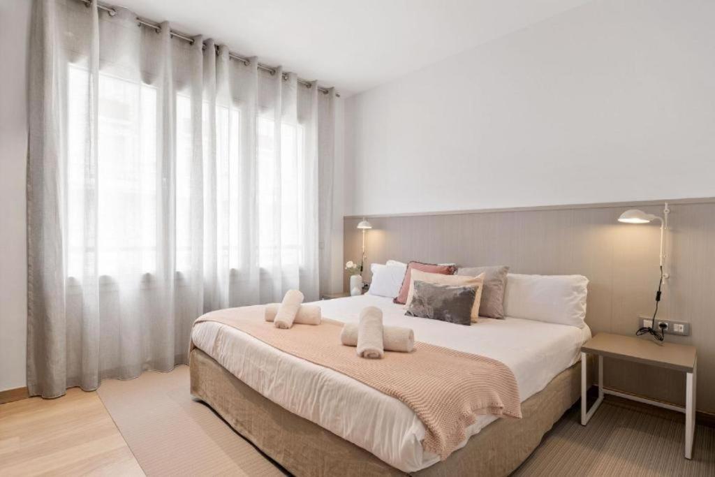 Fisa Rentals Gran Via Apartments Barcelona Exteriör bild